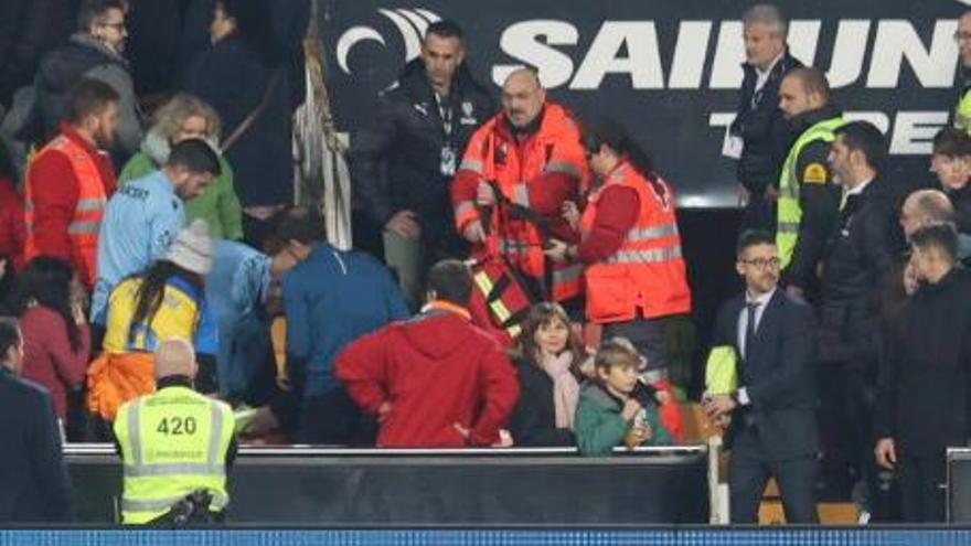 Muere el aficionado que fue atendido por una parada cardiaca en Mestalla