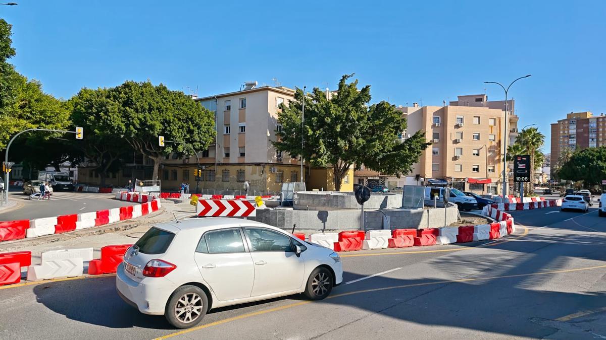 Nueva rotonda frente a la Tabacalera.