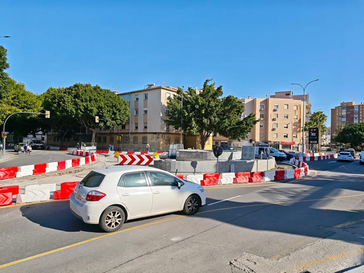 Nueva rotonda frente a la Tabacalera.