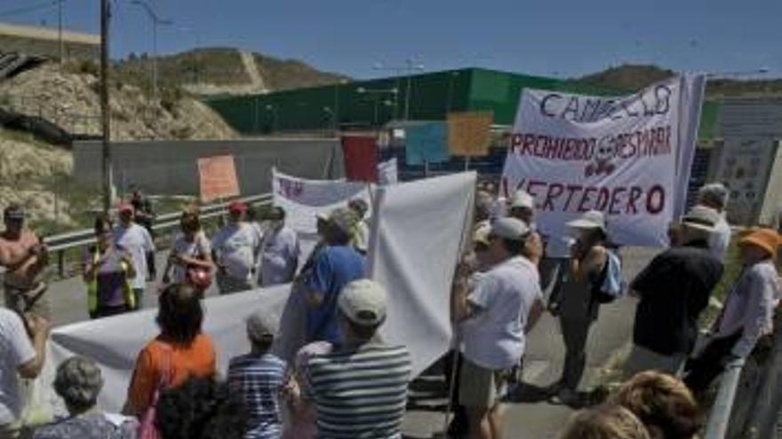 Una de las protestas de los vecinos contra la planta de basuras.