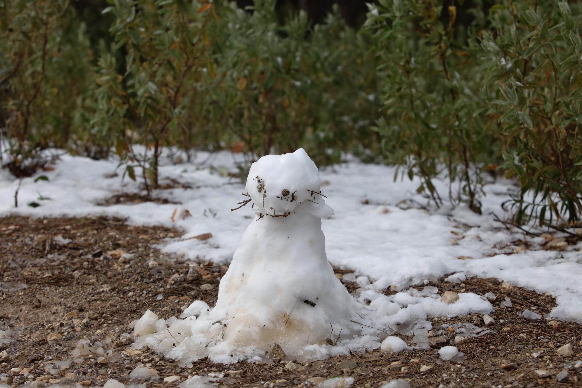 Bajada de temperaturas en Ibiza: Una manta de granizo cubre varias zonas de la isla