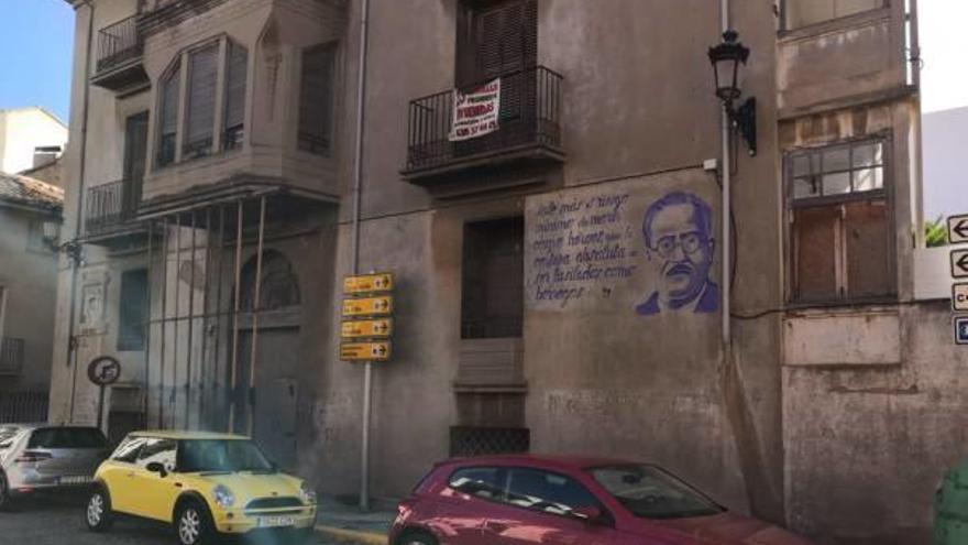 La pintura dedicada al último presidente de la República en la calle General Pereira.