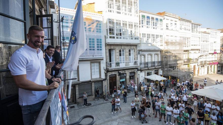 Homenaje a Carlos Arévalo en Betanzos