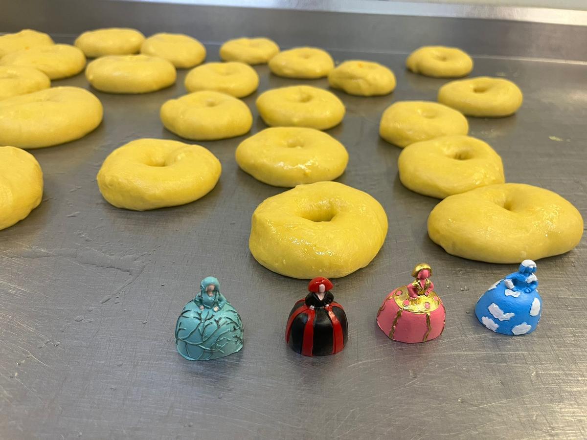 Así se hace un roscón de Reyes artesanal en Madrid: el paso a paso en el obrador de Viena Azul
