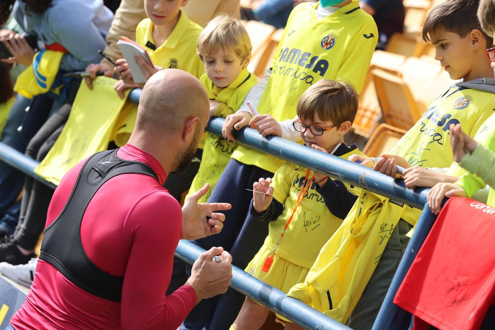 Así ha sido el entrenamiento navideño del Villarreal a puerta abiertas