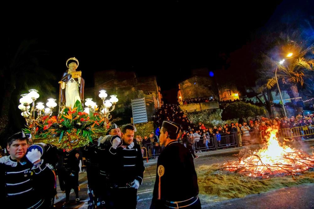 Elda arropa a San Antón pese al frío