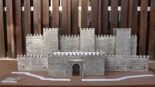 La muralla árabe rompe barreras y se hace maqueta en Murcia