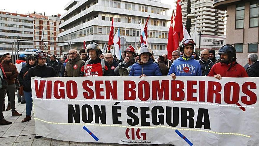 Imagen de archivo de una protesta de bomberos de Vigo.