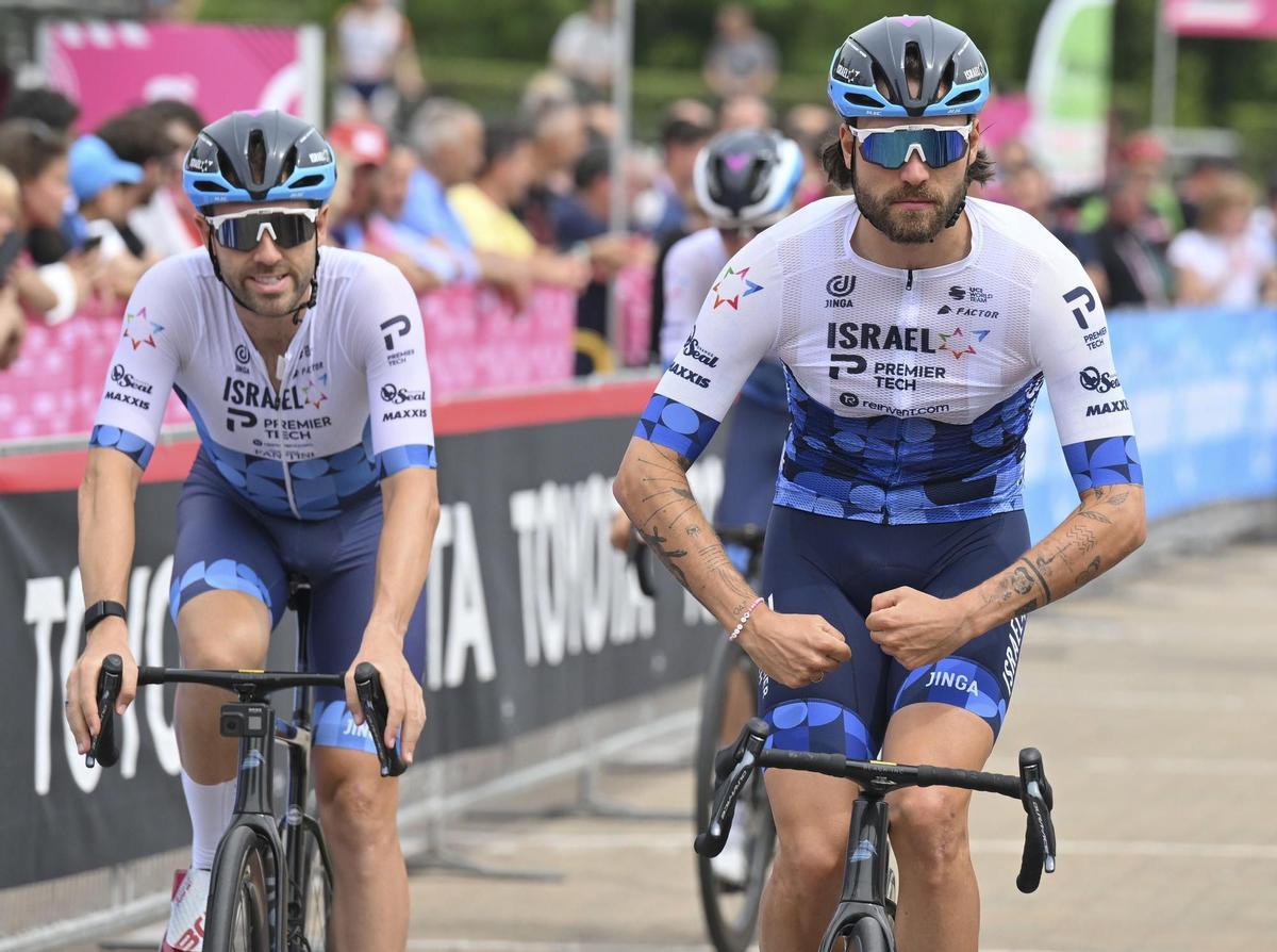 Rivarolo Canavese (Italy), 22/05/2022.- German rider Rick Zabel (R) of Israel Premier tech team reacts at the start of fifteenth stage of 105th Giro d’Italia cycling race, over 177 km from Rivarolo Canavese to Cogne, Italy, 22 May 2022. (Ciclismo, Italia) EFE/EPA/MAURIZIO BRAMBATTI