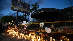 Familiares esperan en Santo Domingo la entrega de cuerpos entre el dolor y la indignación