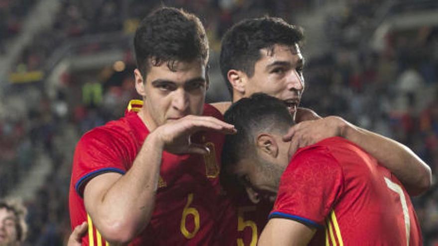 Mikel Merino, con España