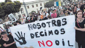 Manifestación contra el petróleo en Puerto del Rosario en 2012.