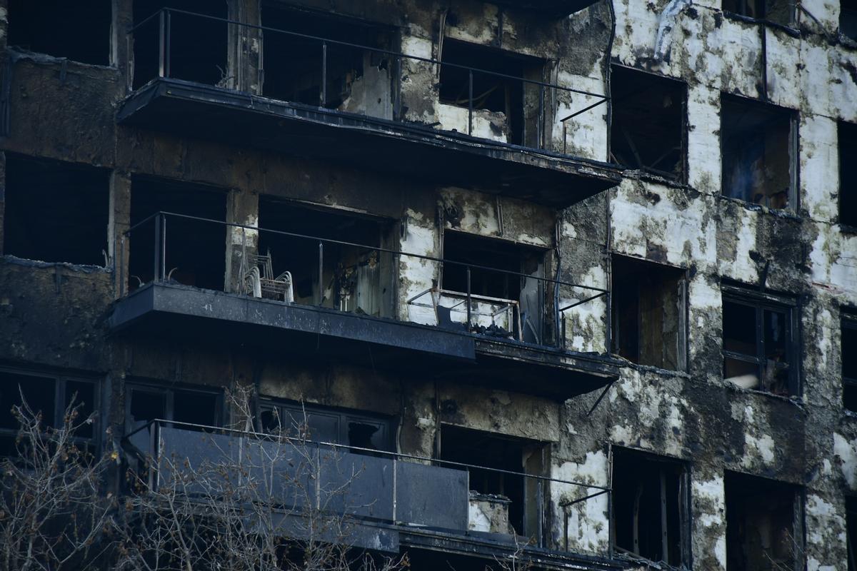 El edificio de Valencia reune vecinos y curiosos