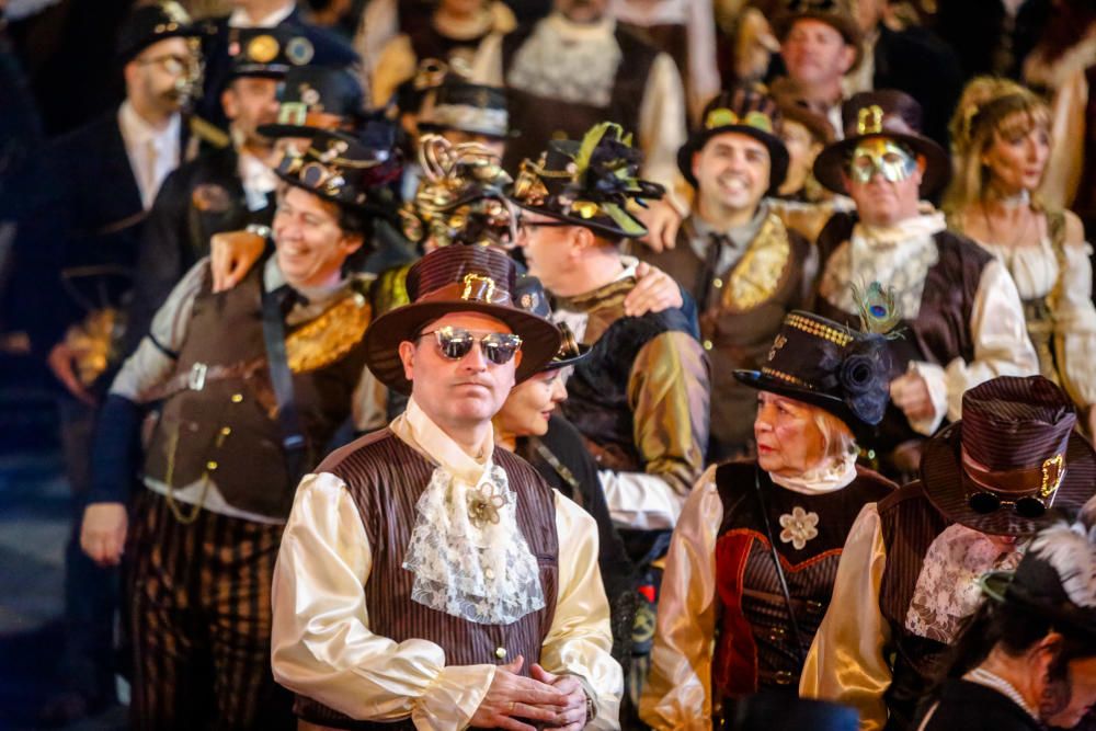 Desfile adulto de los carnavales de Benidorm