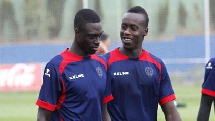 Babá (derecha) y Gomis durante un entrenamiento.