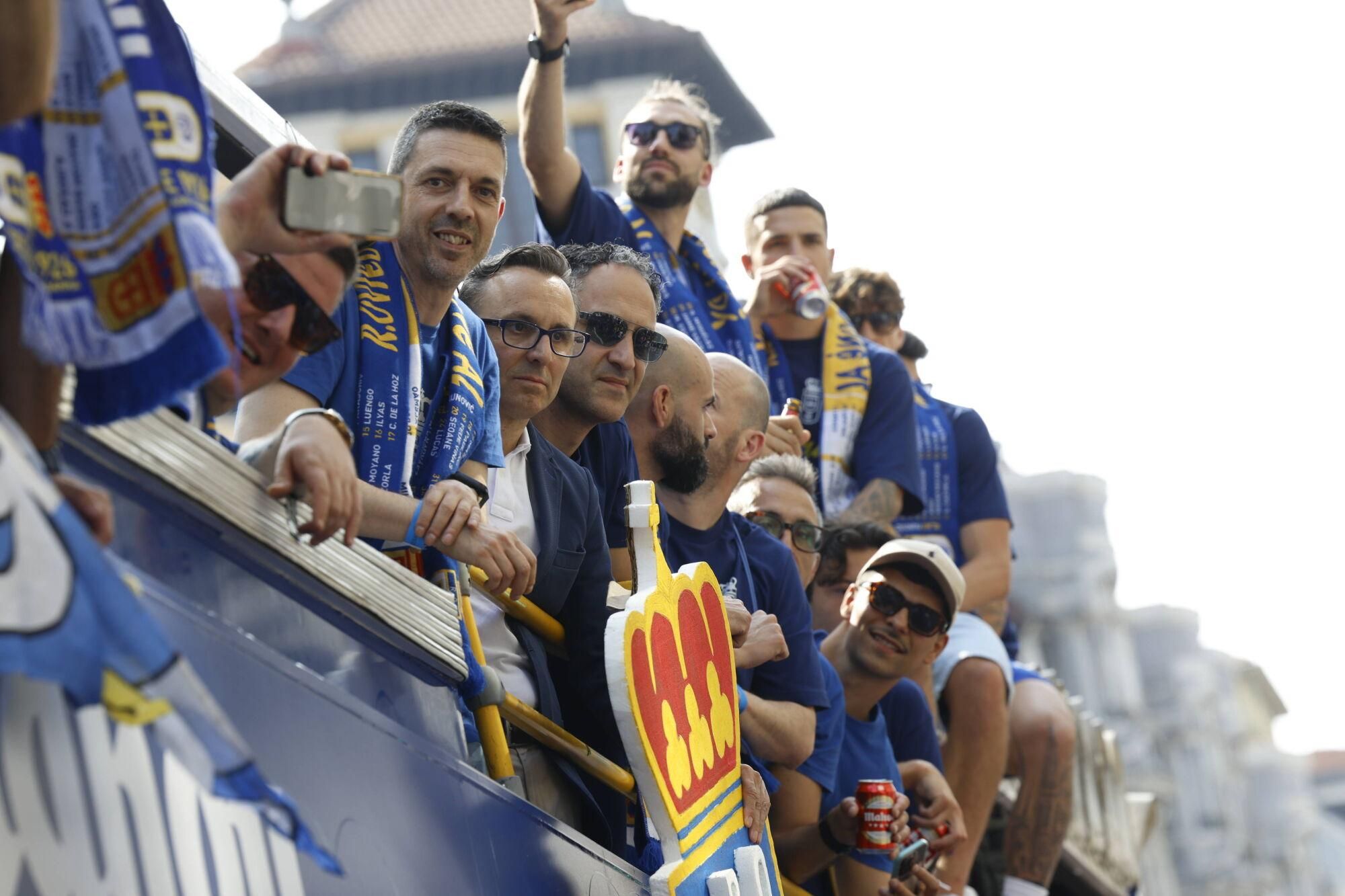 Locura azul en las calles de Oviedo para celebrar el ascenso del equipo a Primera División
