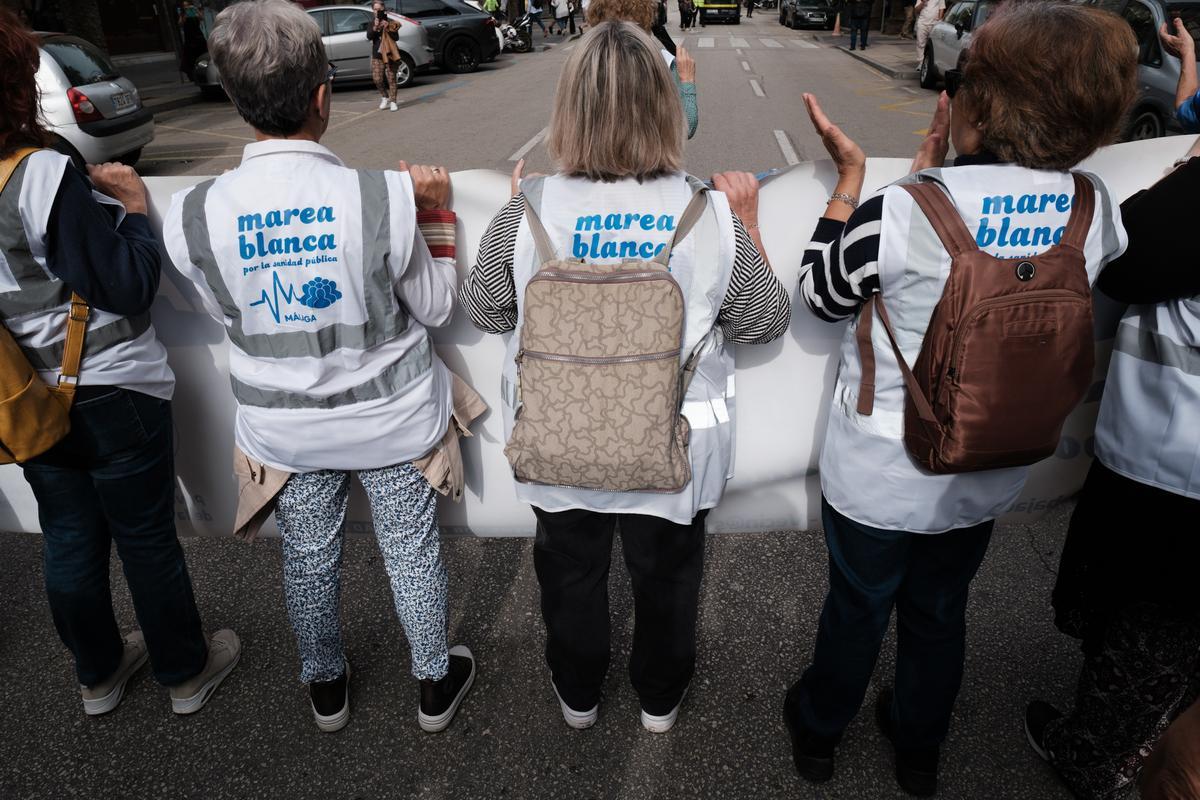 Manifestación en defensa de la sanidad pública convocada por la Marea Blanca