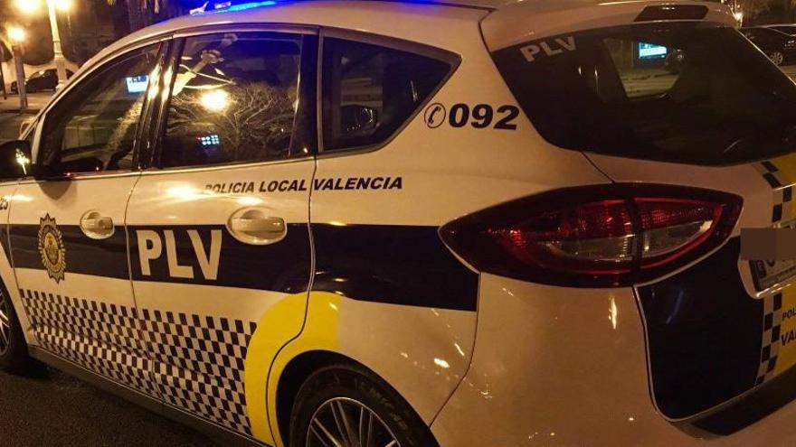 Una noia de 14 anys es penja de l&#039;estenedor de roba per evitar que el seu pare la violés