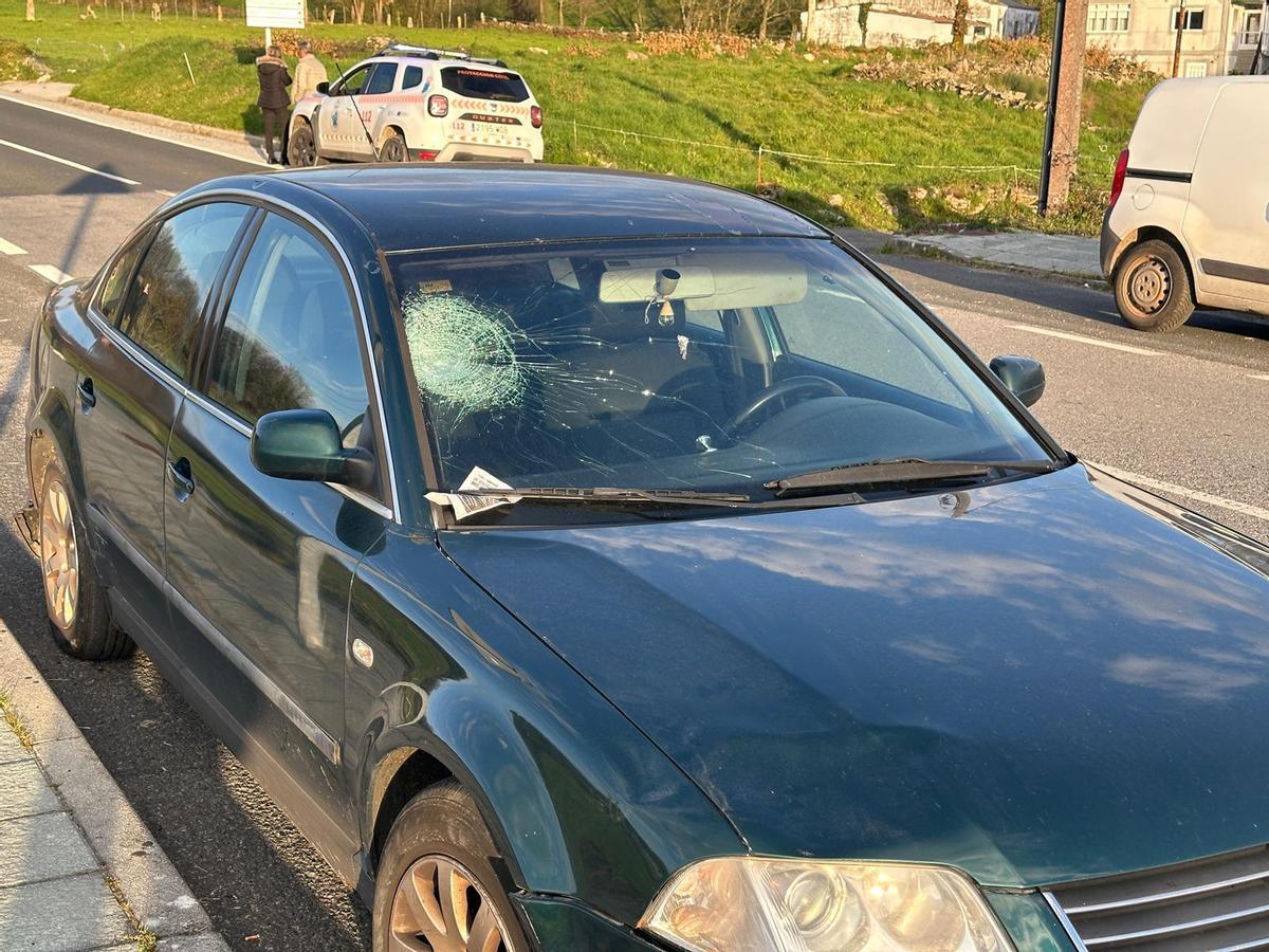 El turismo implicado en el siniestro.