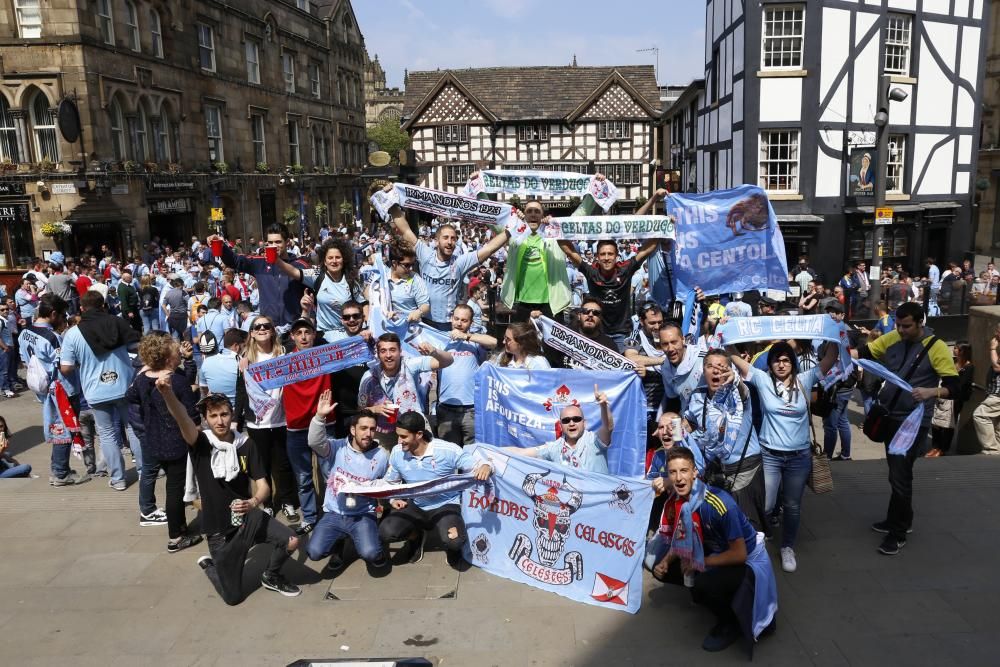 Manchester se tiñe de azul celeste