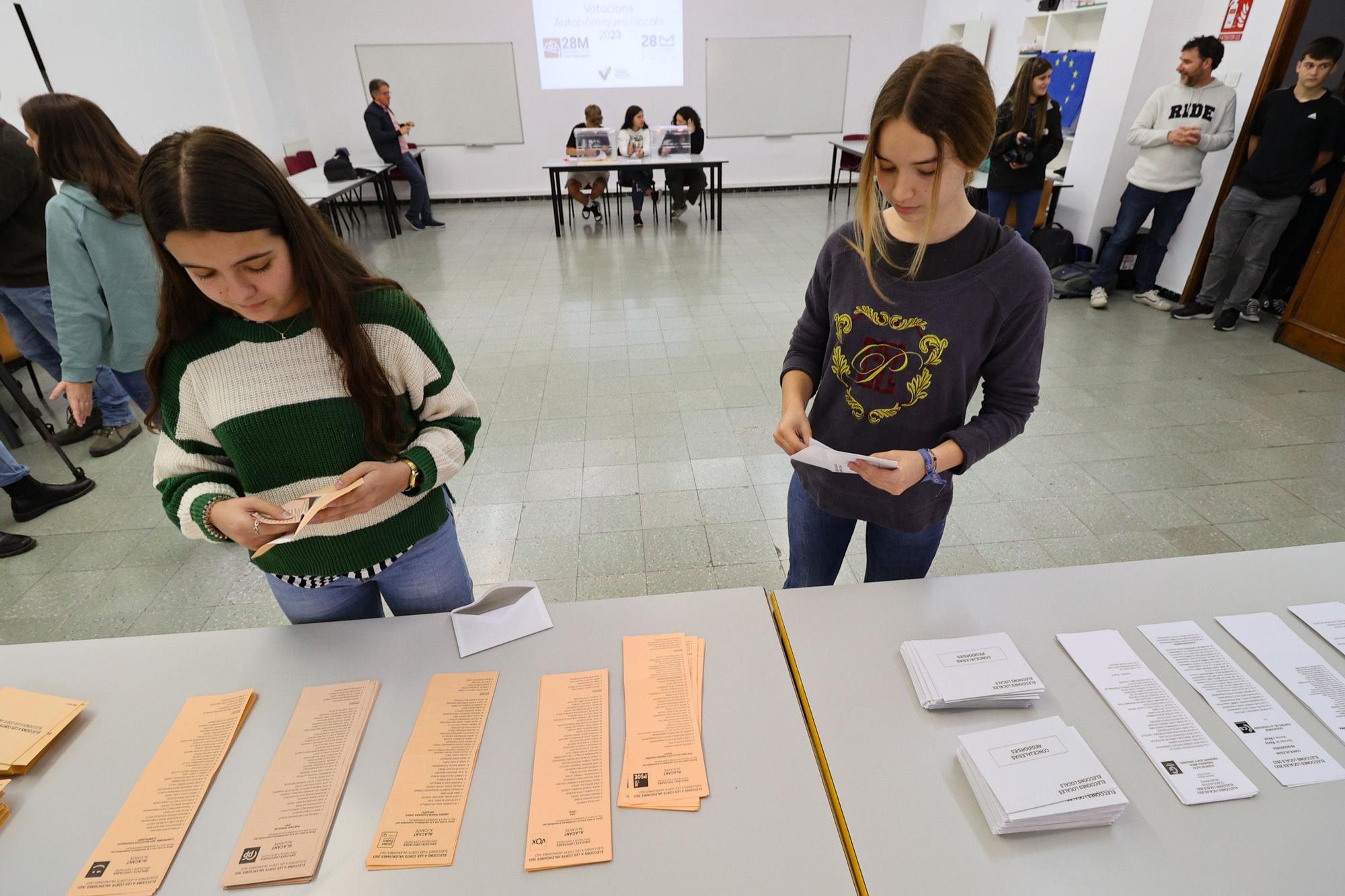 Ensayo electoral en el aula en Alcoy