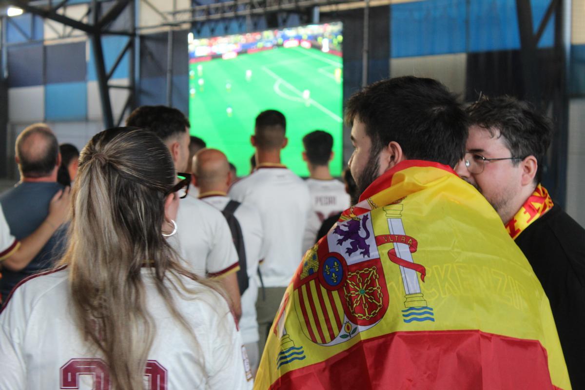 Fotogalería | Badajoz vive con emoción y nervios el Francia-España
