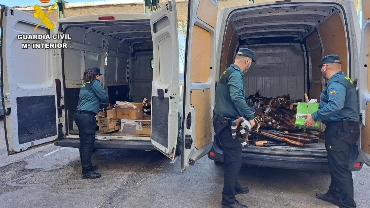 Momento de la intervención de la Guardia Civil de Huesca.