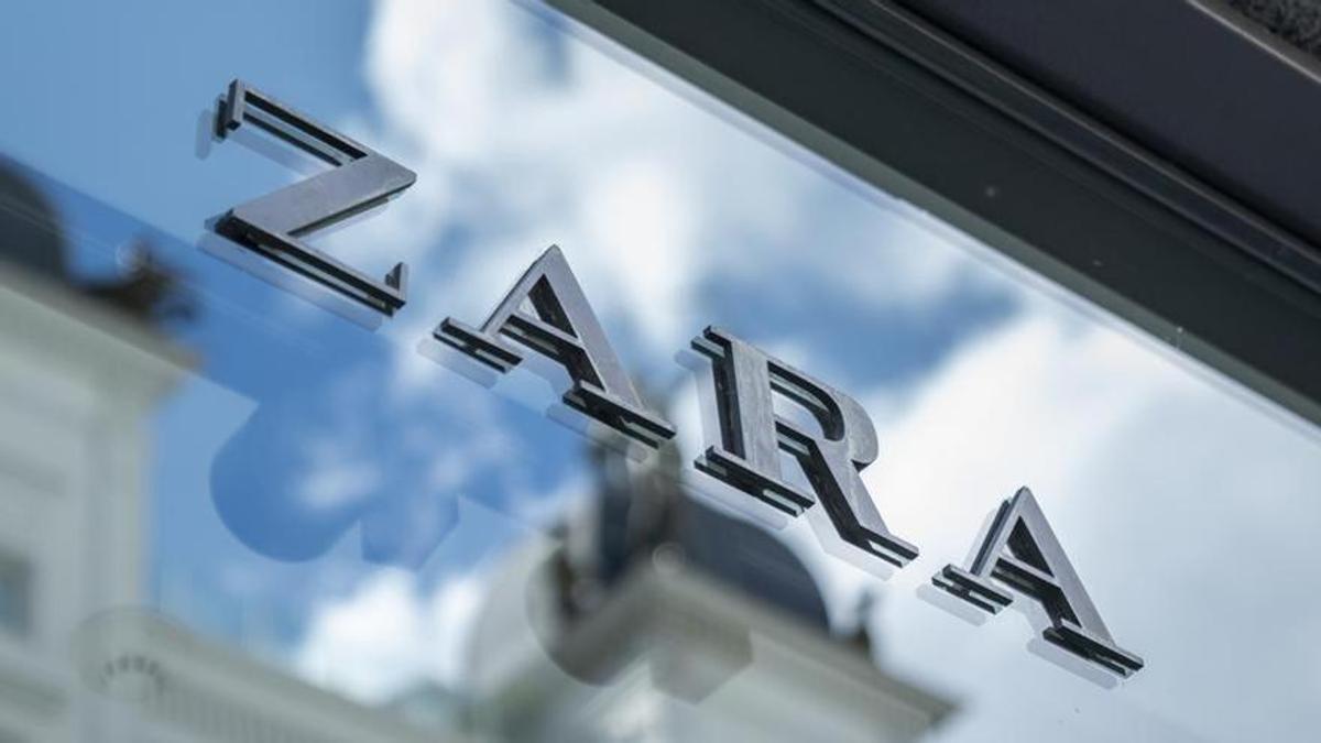 El logo de Zara, en una tienda de la cadena.