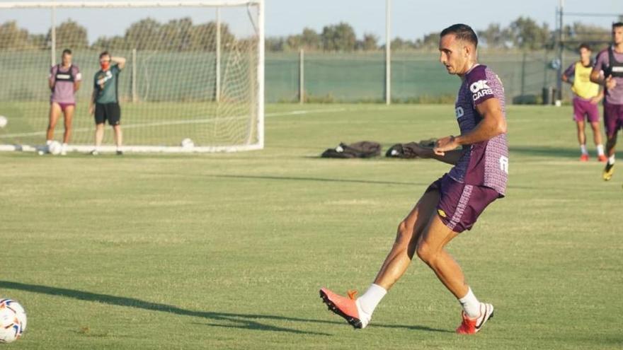 El central mallorquinista Franco Russo, durante un entrenamiento en el Pinatar Arena.