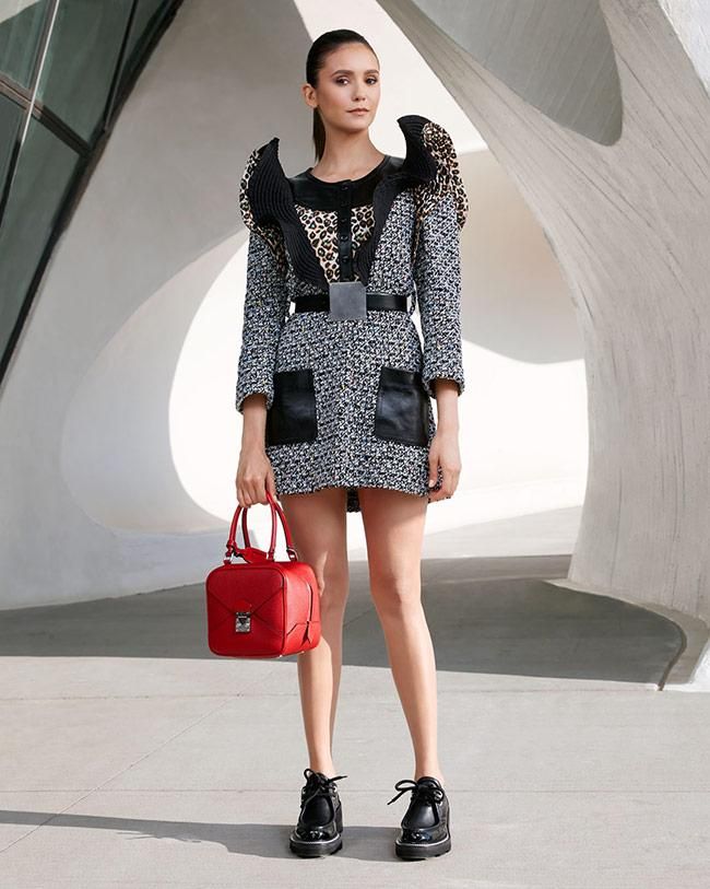 Nina Dobrev con el bolso Nèo Square