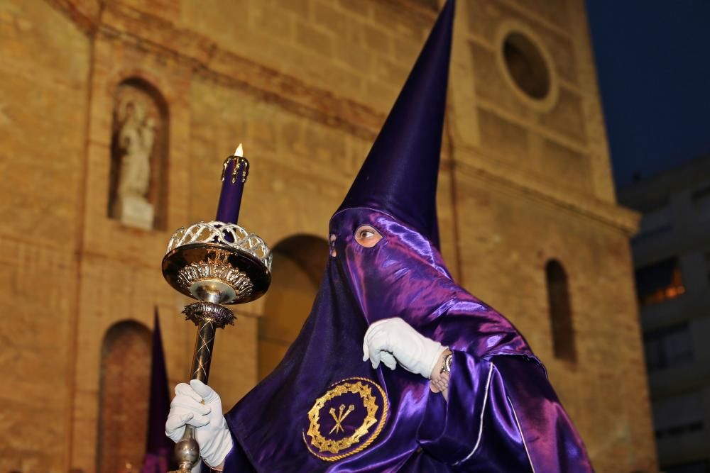 Procesión del Santo Entierro de Cristo en Torrevieja, Viernes Santo, con la participación de 18 imágenes y 154 cofradías