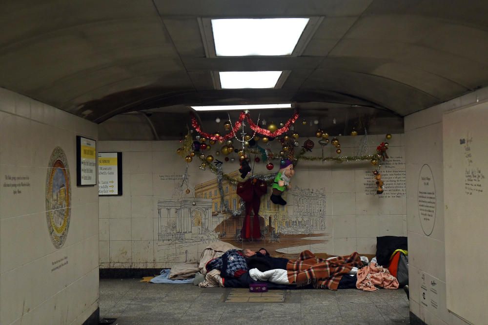 The Wider Image: Homelessness: Christmas on the ...