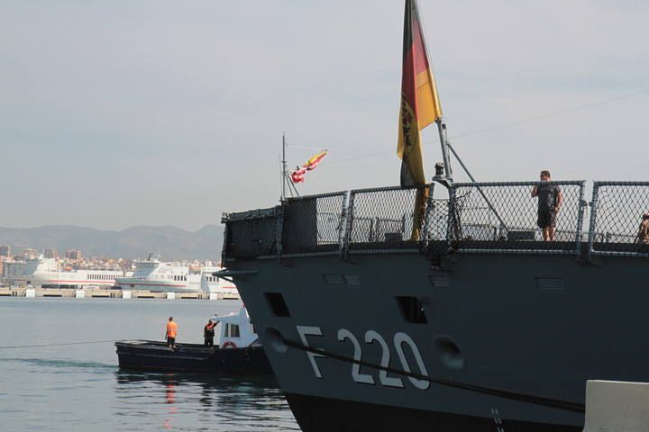 Die Fregatte "Hamburg" im Hafen von Palma