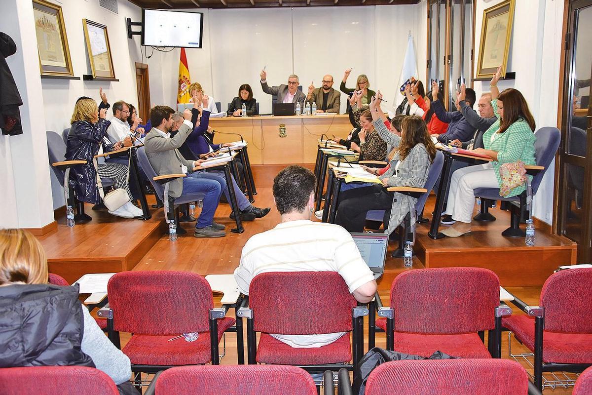 Una de las votaciones por unanimidad en el pleno celebrado en Ames el jueves. Foto: CDA