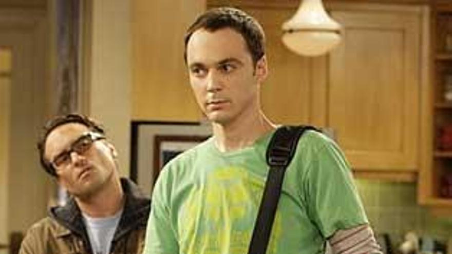 Los doctores       Leonard Leakey Hofstadter y       Sheldon L. Cooper, protagonistas de la serie.