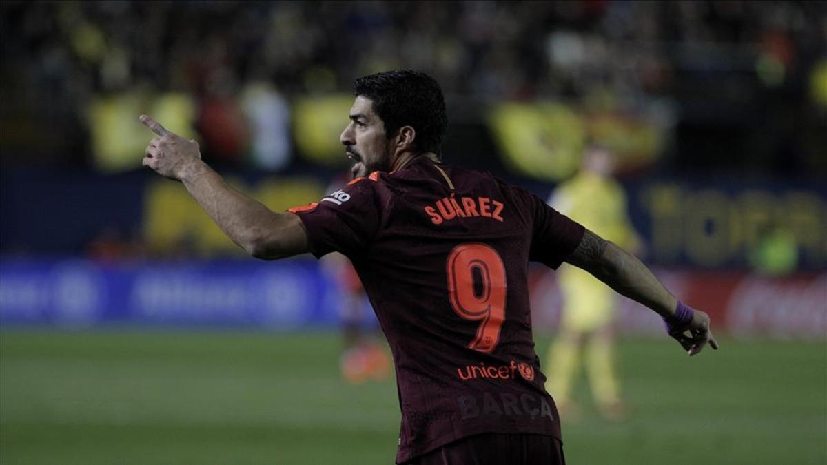 Luis Suárez celebra el bonito gol que marcó al Villarreal