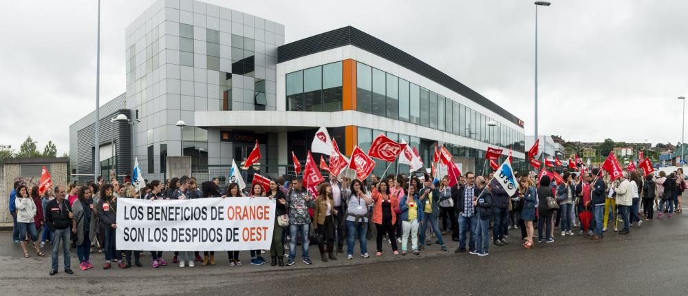 Concentración de los empleados de Orange en la sede del polígono Espíritu Santo