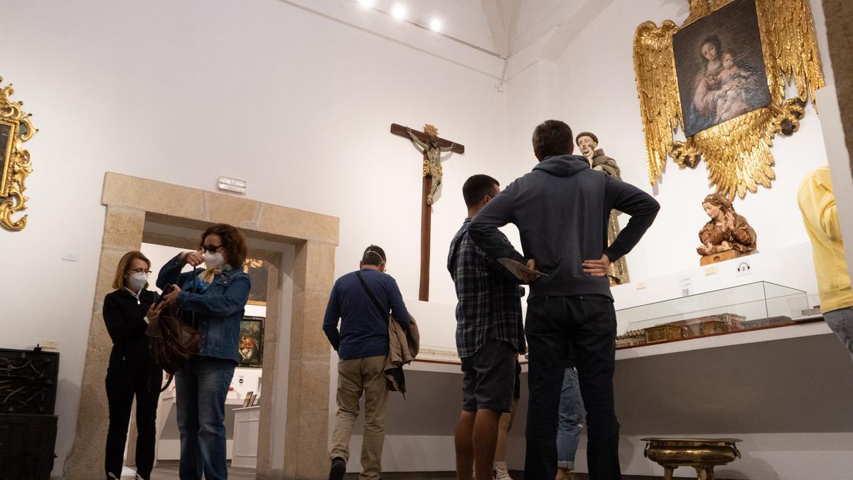 Turistas en el museo de la Catedral