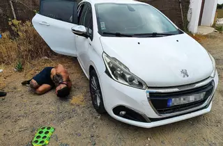 Torturan, secuestran y encierran dentro de un coche a un hombre en Lepe
