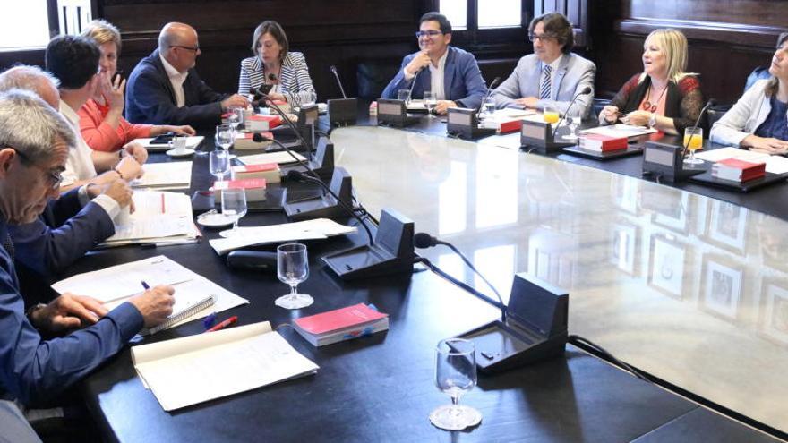 Una reunió de la Mesa del Parlament.