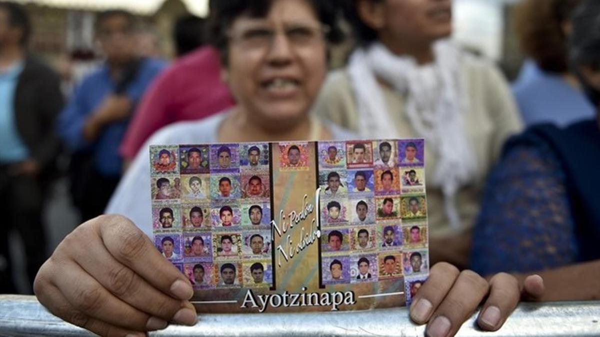 Concentración en México, el pasado septiembre, en apoyo de los familiares de los 43 estudiantes de Ayotzinapa desaparecidos.