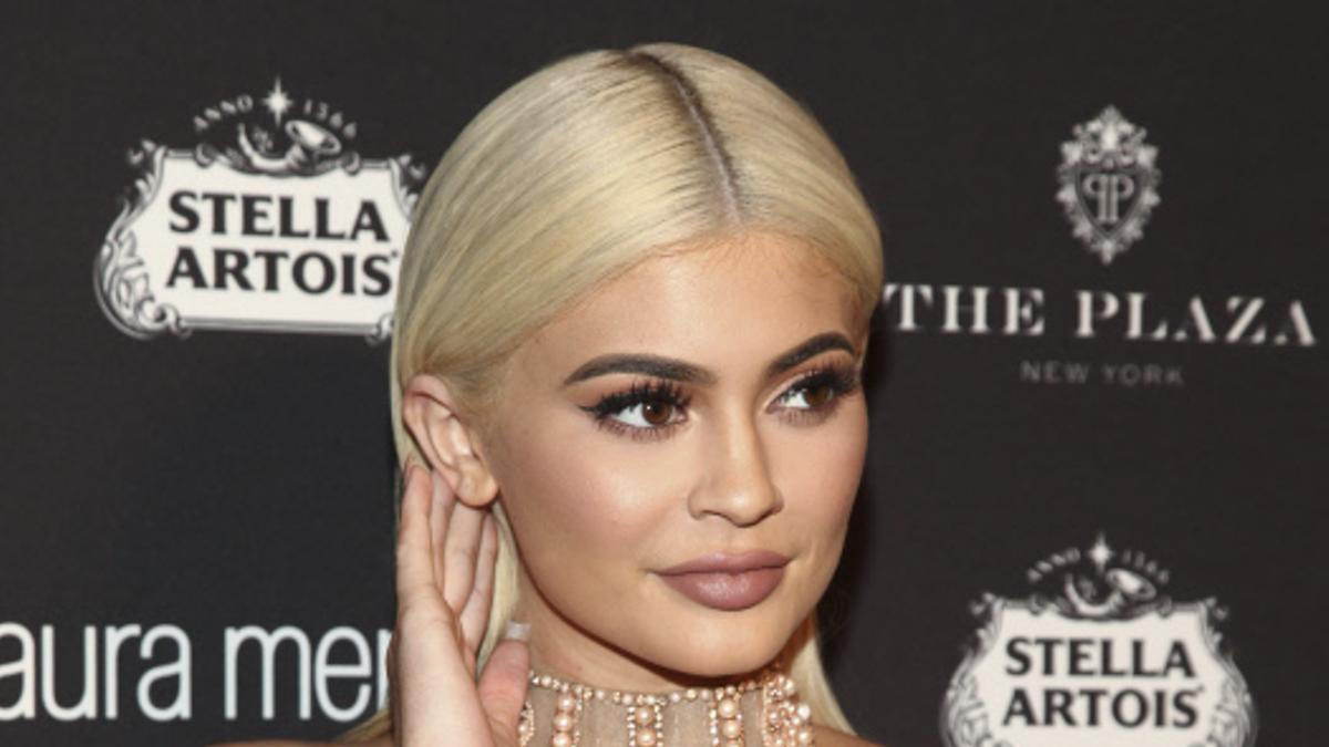 Kylie Jenner rubia platino