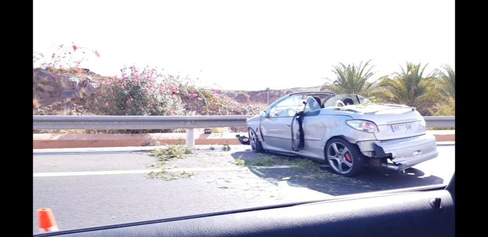 Un accidente múltiple en San Agustín bloquea la autopista del Sur