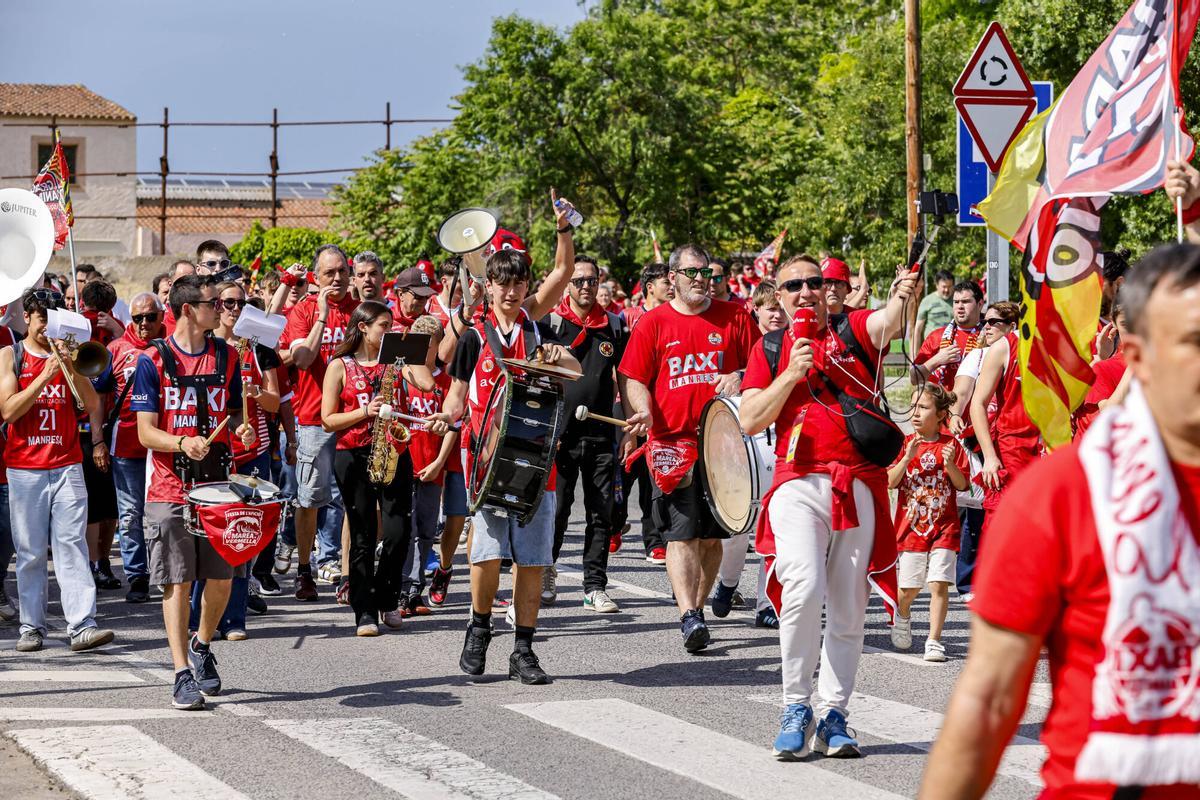 Imatges de la rua del dia de l'Afició del Baxi Manresa