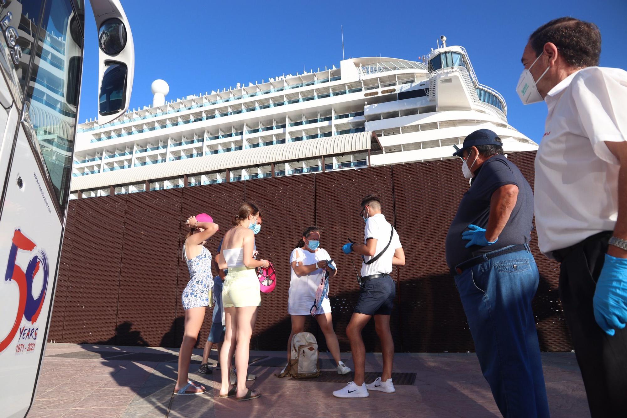 El crucero alemán Aida Perla, atracado en el Puerto de Málaga.