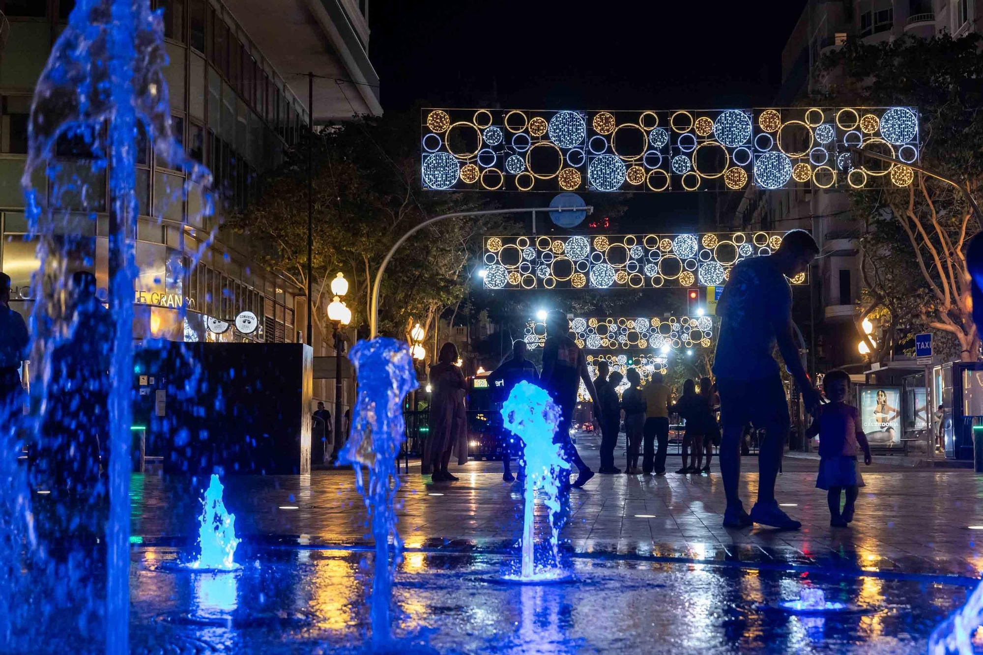 Alicante enciende las Hogueras 2025