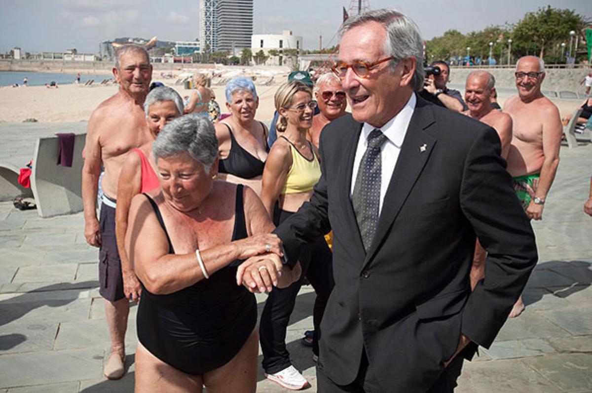 L’alcalde de Barcelona, Xavier Trias, presenta la campanya de platges per a aquest estiu a l’espigó del Bogatell.