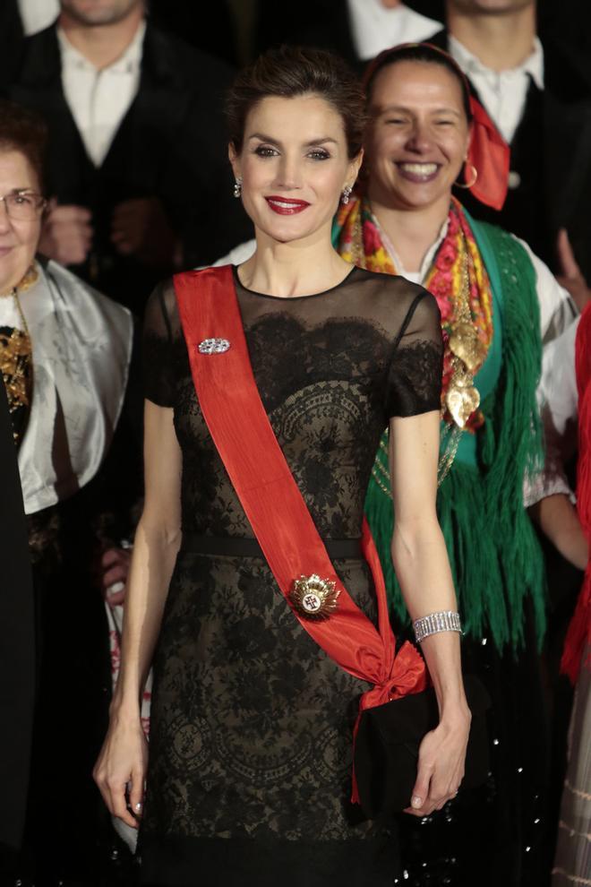 Letizia Ortiz, lección de estilo en Portugal con un vestido de CH Carolina Herrera