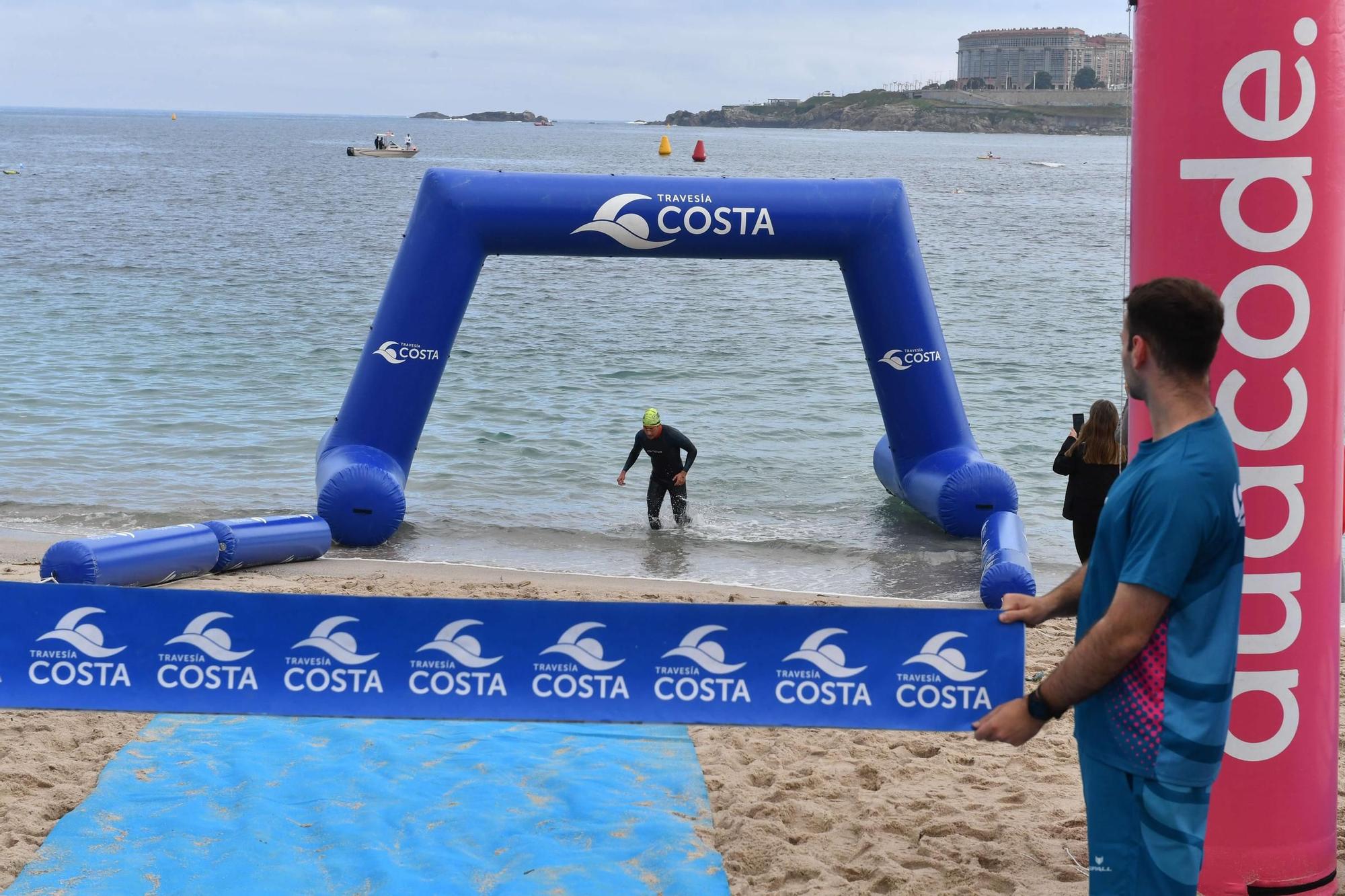 Un centenar de nadadores en la travesía Costa