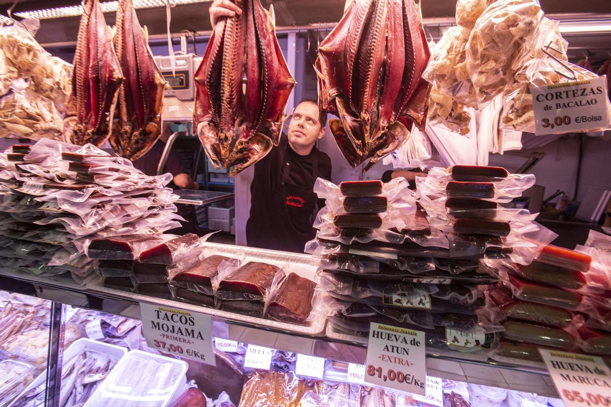 Puesto de salazones en el Mercado Central de Alicante